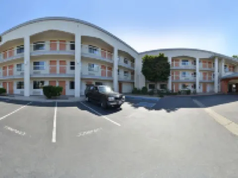 Super 8 by Wyndham Bakersfield/Central Hotels in Bakersfield