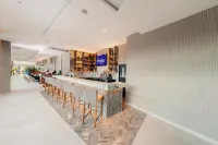 Wyndham Quito Airport - ที่มีบาร์