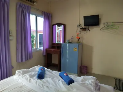 Khonchom Resort Hotel dekat Wat Khlong Mai