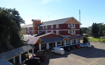 Hotel Galo Vermelho Отели рядом с достопримечательностью «Rua Coberta»