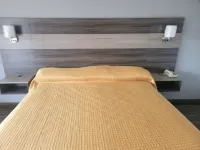 East Lake Inn - Motels