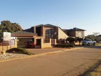 Vakhusi Bed and Breakfast - parking