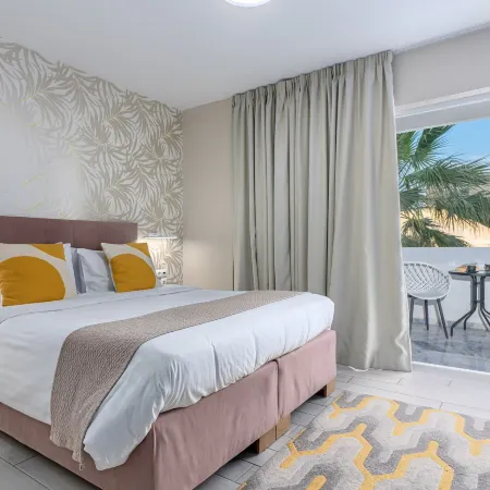 Maison 66, Riviera Hotels