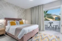 Maison 66, Riviera Hotels فنادق في أليموس