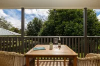 Camelot Boutique Accommodation - Romantic