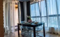 Easy Rent- Sky Free Parking, Hala Globus, 24h Check-in, Zana