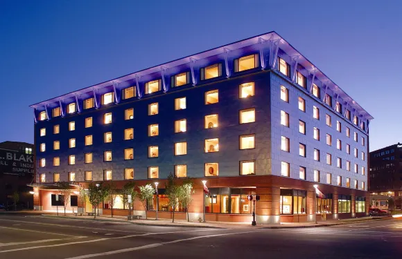 波特蘭市中心海濱希爾頓花園假日酒店