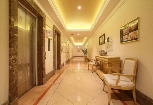 2. 호텔 파인 가든..