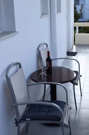 Lefteris Insta-Worthy Studio with Balcony Отели рядом с достопримечательностью «Bunker Kremasti»