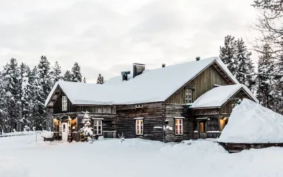 Reindeer Manor Levi