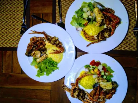 Omeesha Beach Hotel Отели в г. Ilanthadiya