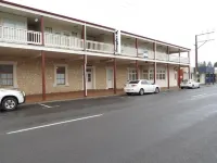Smugglers Inn Studio Apartments Hotels in Victor Harbor