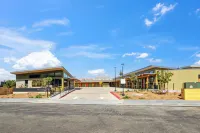 Evergreen Hotel Отели рядом с достопримечательностью «Виллидж эт Корте Мадера»