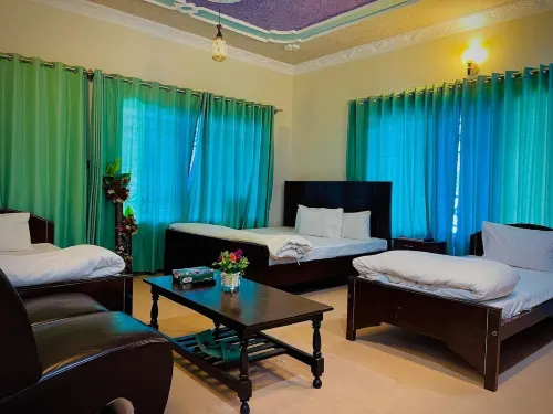 Roomy star resorts فنادق في Mansehra