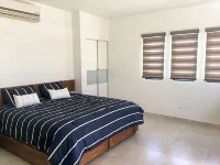 Big House Pool Grill, 4 Bedrooms 12 Ppl AC Ocean View TV Wifi - Uima-altaat