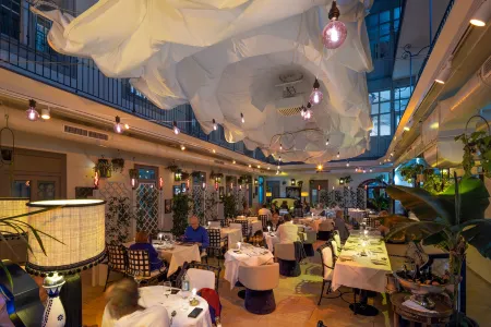 The Leo Grand Отели рядом с достопримечательностью «Рупрехтскирхе»