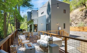 Mill Creek by Avantstay Modern Design, Patio, Hot Tub