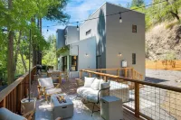 Mill Creek by Avantstay Modern Design, Patio, Hot Tub