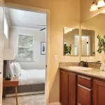 Relaxing 2-Br Apt with Pool, Hot Tub & Gym