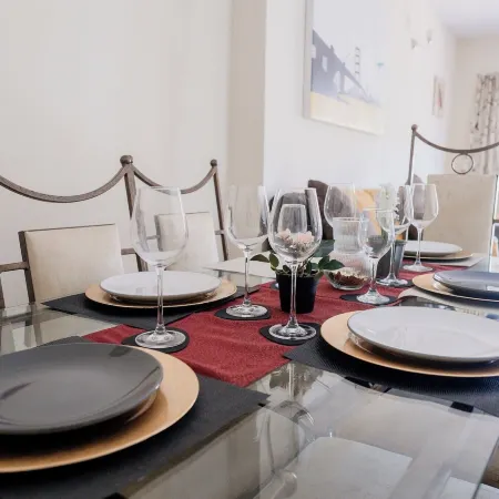 6-Bed House - Sleeps 13 - Families & Contractors