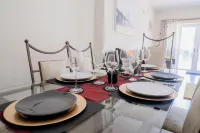 6-Bed House - Sleeps 13 - Families & Contractors Các khách sạn ở Dudley