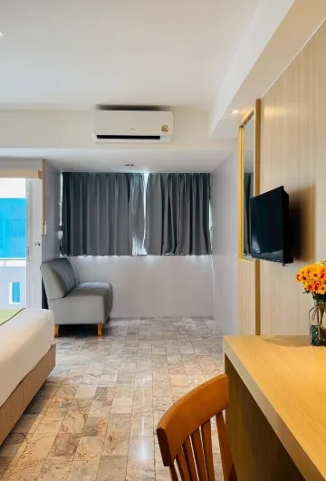 ห้องดีลักซ์ เตียงคิง วิวสระว่ายน้ำ