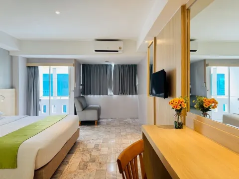 ห้องดีลักซ์ เตียงคิง วิวสระว่ายน้ำ