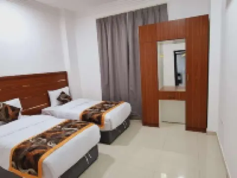 ستار 4 سيزون Hotels near Crown Plaza Beach Resort