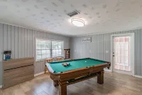 A Large Tropical 7 Bedroom Estate by Redawning Hotels in Brandon