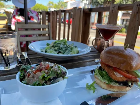 Walk To Beach 2BR Top Location - AA Отели рядом с достопримечательностью «Сан Онофр Стейт Бич»