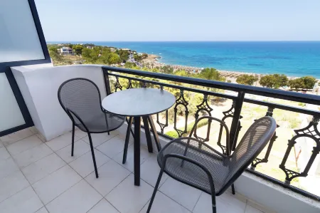 Elegant Beach Hotel Отели в г. Трифилија