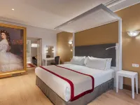 Áurea Ana Palace by Eurostars Hotel Company Hotels near Chain Bridge