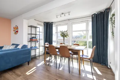 JOIVY Stunning 2-Bed Flat W/ Free Parking Hotels in Slateford
