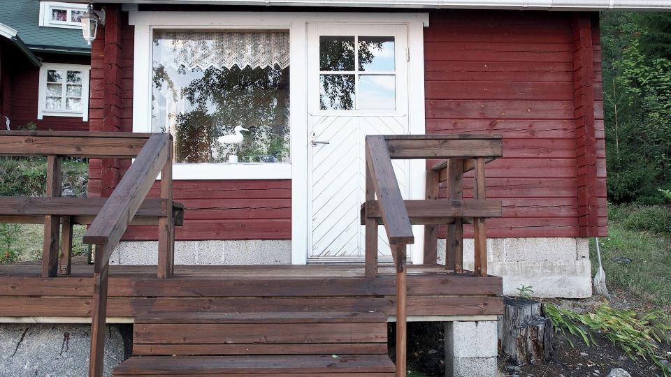 Cozy 4BR Lakeside Cottage with Sauna