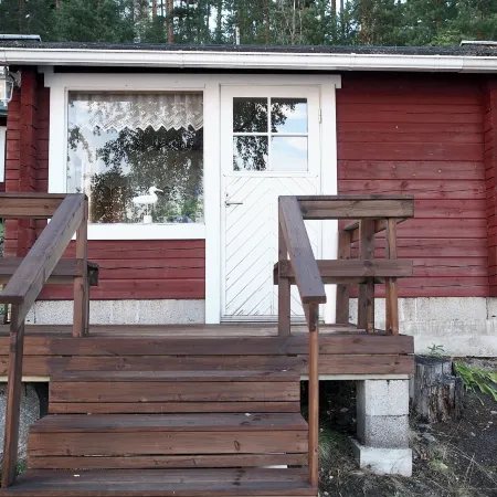 Cozy 4BR Lakeside Cottage with Sauna