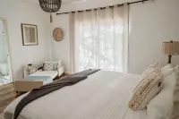 Glamour Mountain Getaway by Casa Oso with Views and Spa Hotels in Ahwahnee