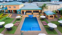 Crossroads Hotel - Pool