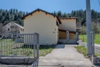 帶私人花園和景觀的山中度假屋 阿爾沃湖附近的飯店