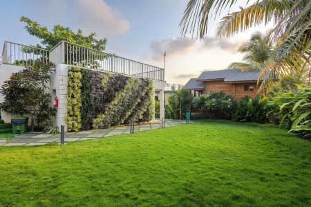 Foxoso Aaristo Baga Beach Resort