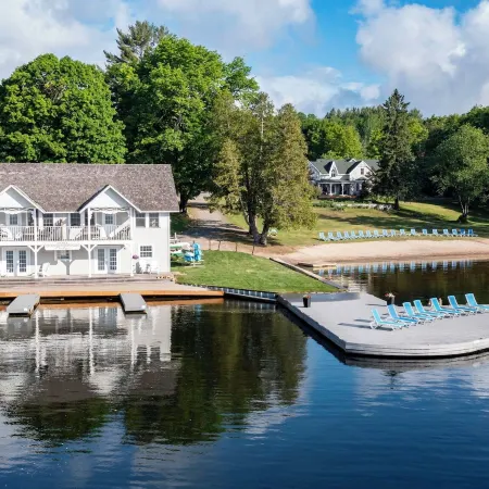 Port Cunnington Lodge & Resort
