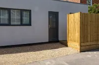 The Hideout - Free Parking Hotels near Willis Avenue Recycling Centre