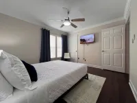 Comfy Condo-KING bed-POOL-HOTub-Pet-Wifi-Gym-Gate-by-Tampa Palms-Cory Lake Isles 헤리티지 하버 필즈 주변 호텔
