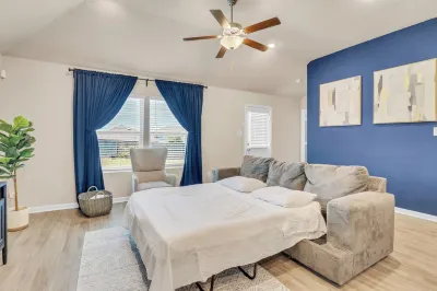 Casa Azul: Near Lackland, Seaworld, Downtown Area Hotels near Kilroy Lake