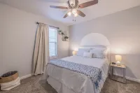 Charming 3-bedroom house near West End Shopping Center!