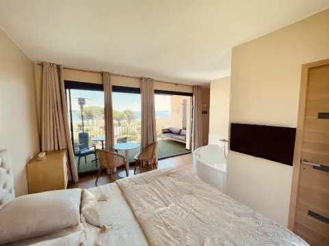 Lalagunebages, Panoramic View & Spa Hotels in Sigean