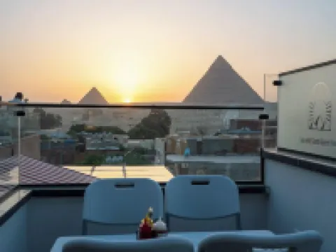 日與沙客棧 吉薩酒店