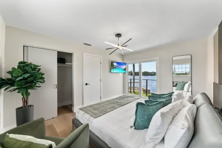 Luxury 8Br Home w/ Pool, Spa & Game Room Fun