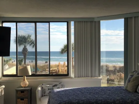 Beachfront Studio condo~just remodeled!