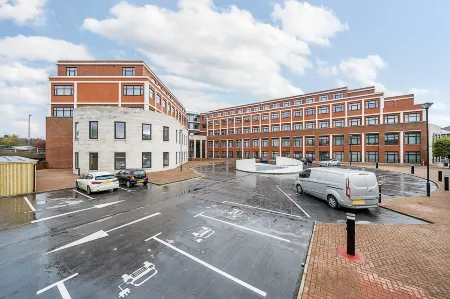 Roomspace Serviced Apartments- Syward Place Отели рядом с достопримечательностью «Samurai»