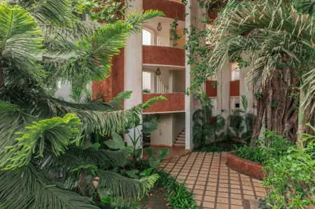 Elegant 2BR Apartment Near Candolim Coco Beach Отели рядом с достопримечательностью «Кедол Бич»